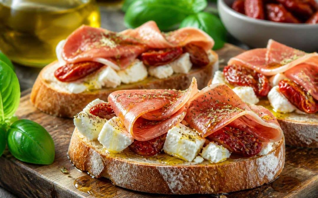 Recette de toasts à la feta, jambon cru et tomates confites