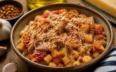 Petites pâtes au ragoût de tomate et thon de Cyril Lignac : la recette facile et savoureuse