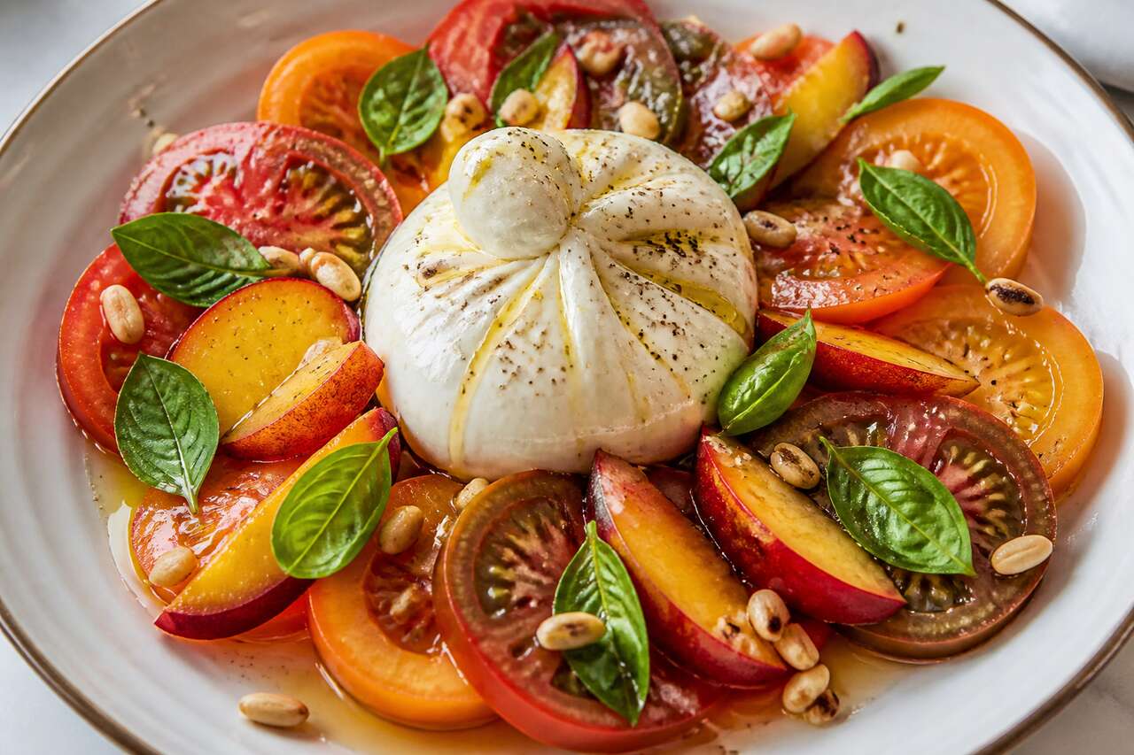 Recette de salade tomate, pêche et burrata