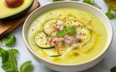 Recette de soupe glacée de courgettes facile et rafraîchissante