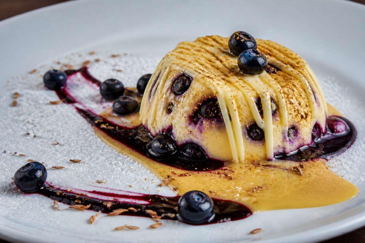 Recette de myrtilles au chocolat blanc, cumin et sauce moutarde-myrtilles