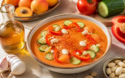 Gaspacho de tomates, abricots et amandes de Cyril Lignac : la recette estivale incontournable