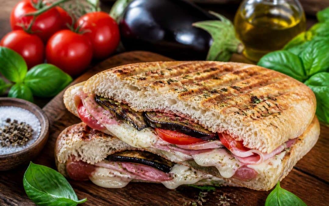 Recette du panini aux aubergines, mozzarella, tomates et jambon