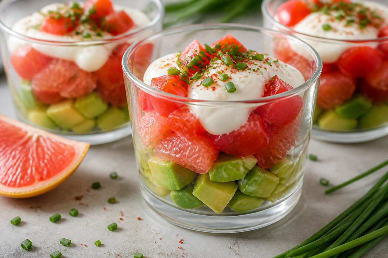 Recette de verrines d'avocats au pamplemousse et &agrave; la tomate