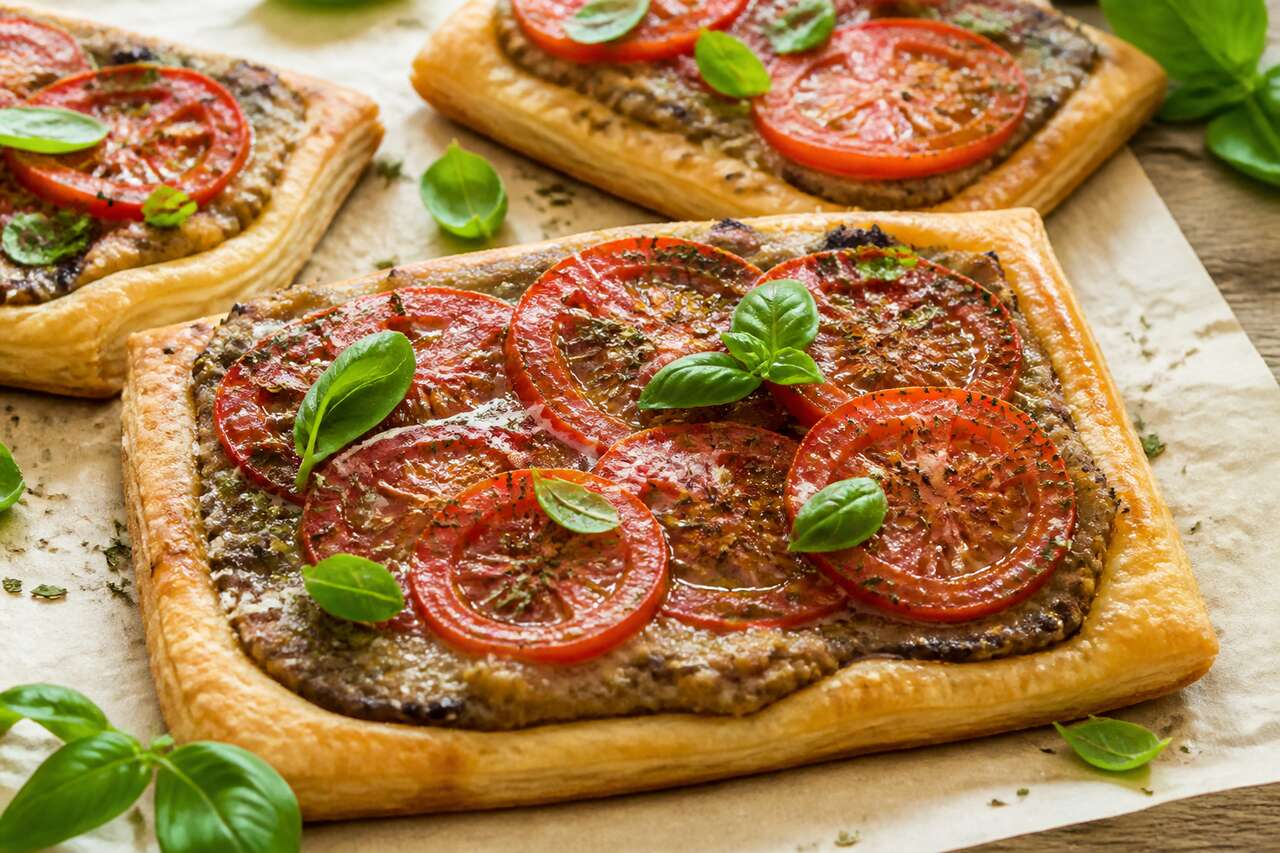 Recette de tartes fines aux tomates et au caviar d'aubergine