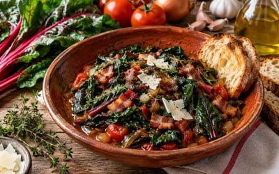Recette de bettes à la tomate et aux lardons : simple et savoureuse